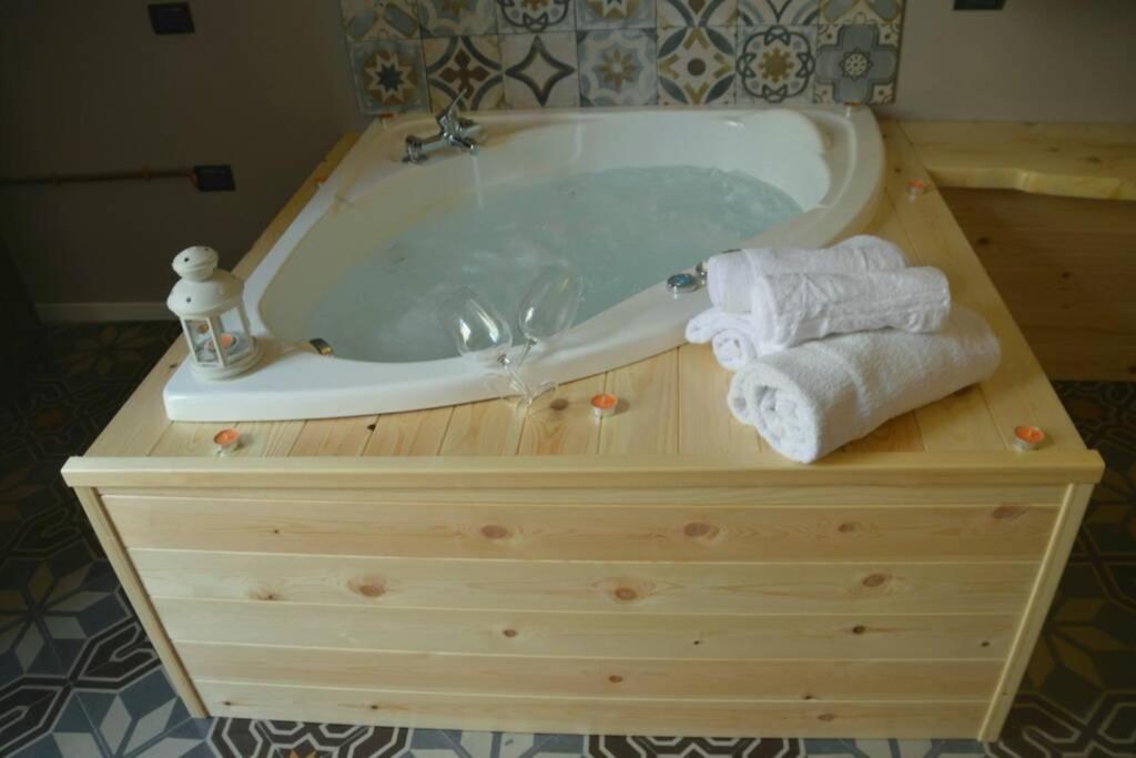 Wineexperience- Wine&Jacuzzi Suite Lecce Eksteriør billede