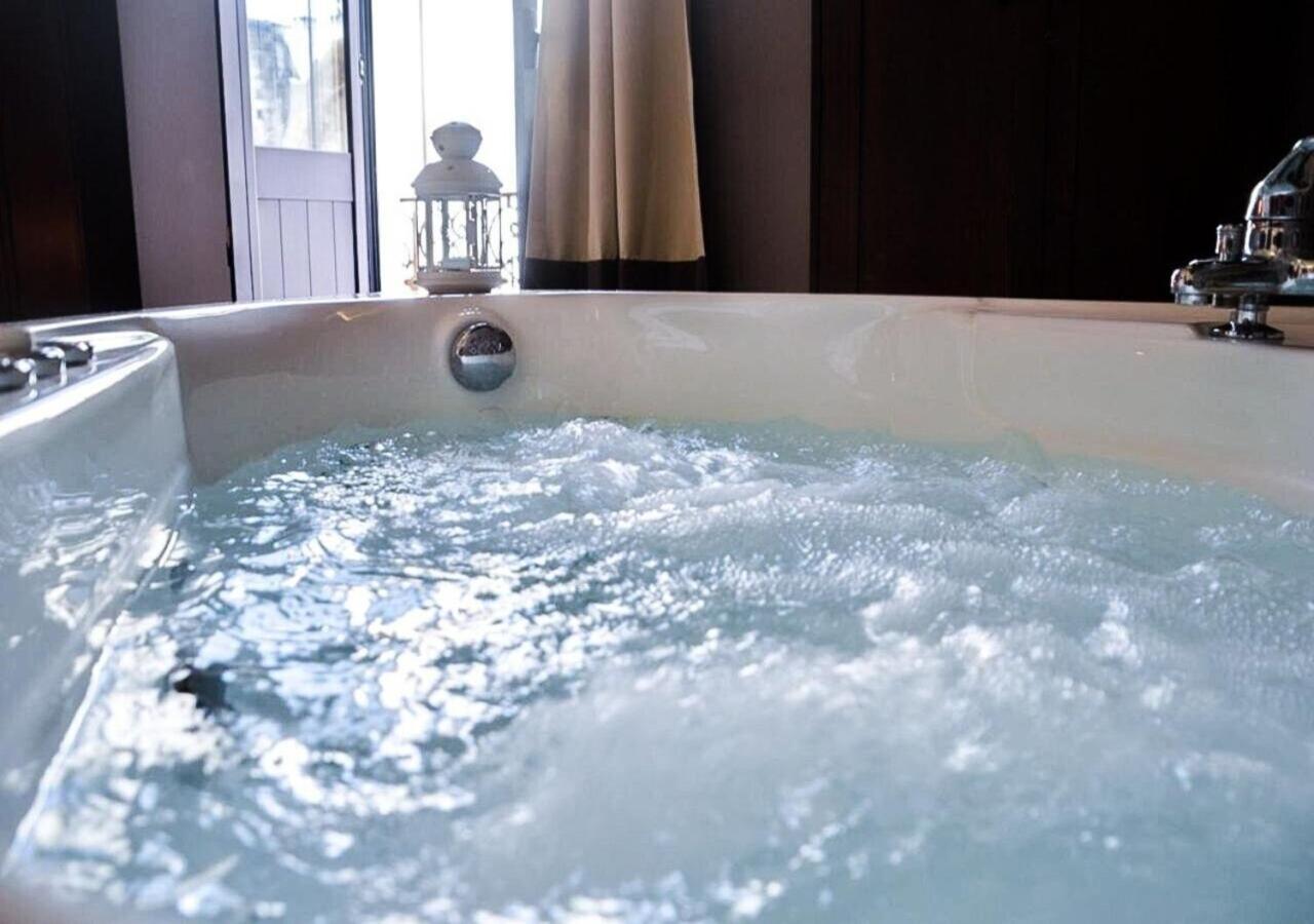 Wineexperience- Wine&Jacuzzi Suite Lecce Eksteriør billede