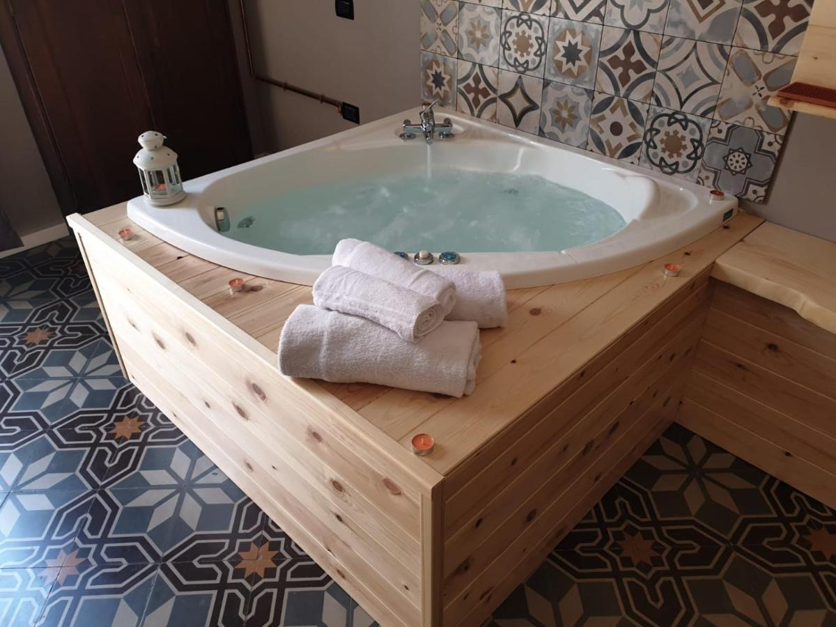 Wineexperience- Wine&Jacuzzi Suite Lecce Eksteriør billede